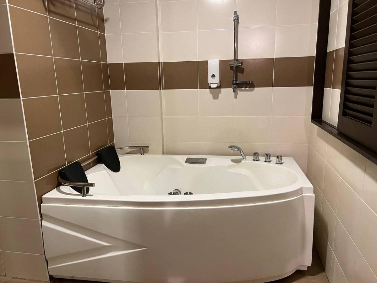 Homestay Melaka B Lagoon Studio Apartment Free Waterpark Tickets Kampong Bukit Beruang Екстериор снимка